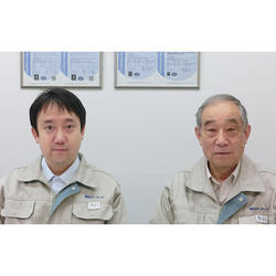 野村英起専務㊧と野村敏夫社長㊨