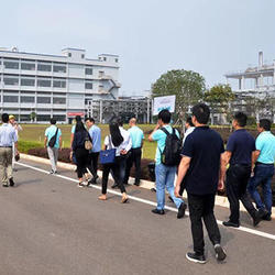 工場見学の様子