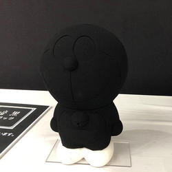 背景と同化する艶消し“暗黒ブラック”を開発(参考出品) 背景と同化する艶消し“暗黒ブラック”を開発(参考出品)