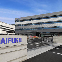 新築部門・最優秀賞「ダイフク新事務所棟」(大阪府)① 新築部門・最優秀賞「ダイフク新事務所棟」(大阪府)①