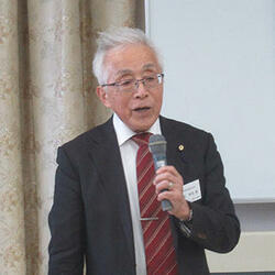 奴間伸茂会長