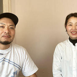 川上秀郎社長（左）と専務の冴華さん