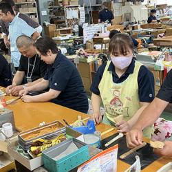 刷毛づくりに挑戦するも全く歯が立たない