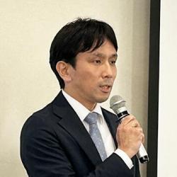 開会あいさつする森会長