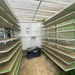 廃棄作業小屋