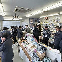 1階店舗兼事務所を見学.JPG