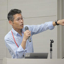 吉岡秀久氏