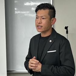 榊原卓哉氏