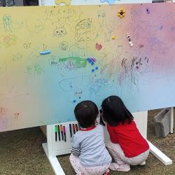 “書いて消せる”「パレットボード」 “書いて消せる”「パレットボード」