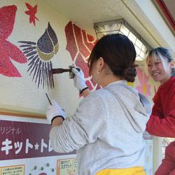 四季折々の植物が壁面を彩った 四季折々の植物が壁面を彩った