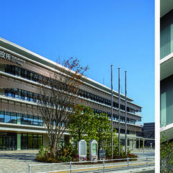 【新築部門】最優秀賞「国分寺市役所 新庁舎」緑に馴染むグレイニッシュグリーンが印象的