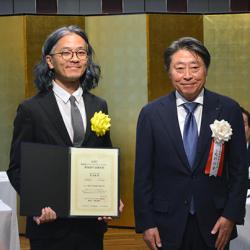 鈴氏(左)と毛利会長 鈴氏(左)と毛利会長