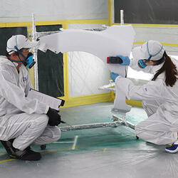 女性ペインターを起用したデモンストレーション 女性ペインターを起用したデモンストレーション