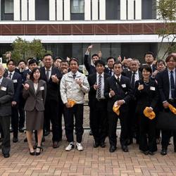 受賞者を囲んで 受賞者を囲んで
